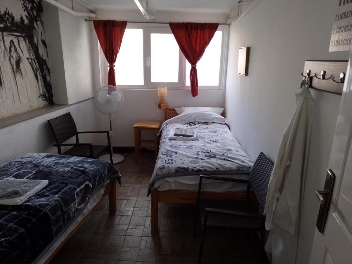 Trio Sobe Hotel Яйце Екстериор снимка
