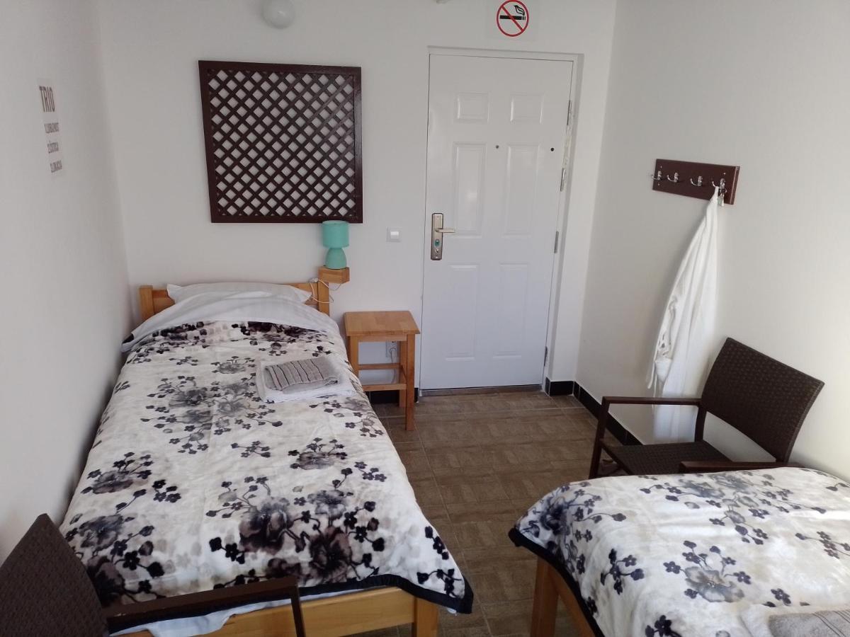 Trio Sobe Hotel Яйце Екстериор снимка