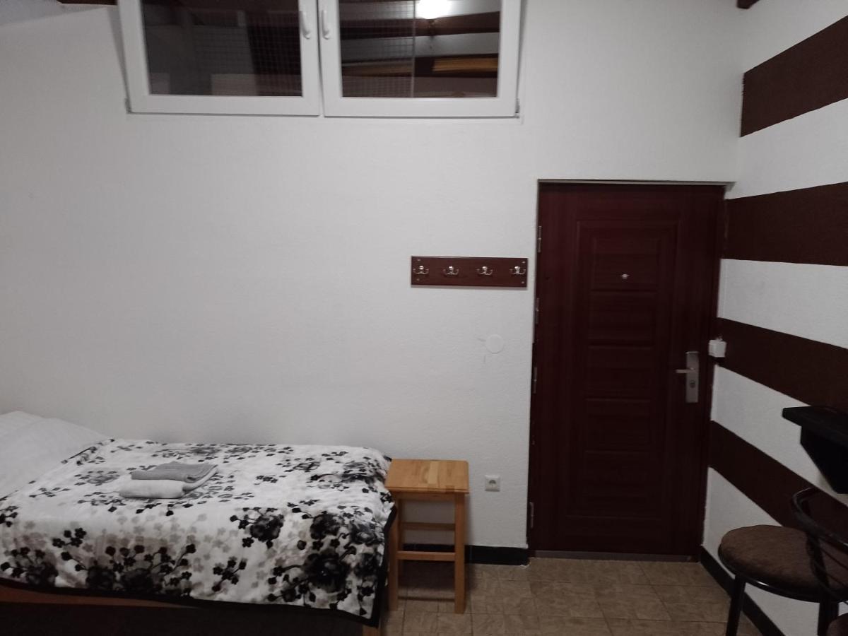 Trio Sobe Hotel Яйце Екстериор снимка