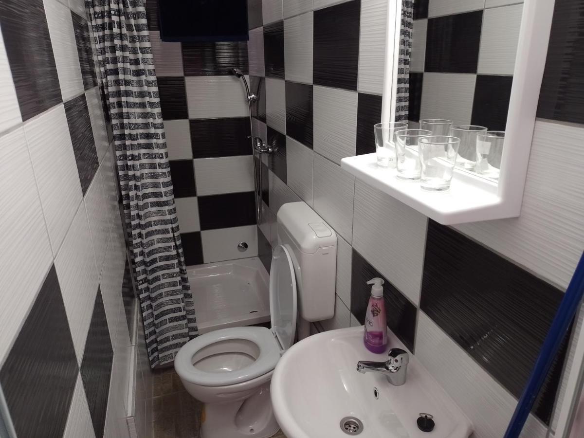 Trio Sobe Hotel Яйце Екстериор снимка