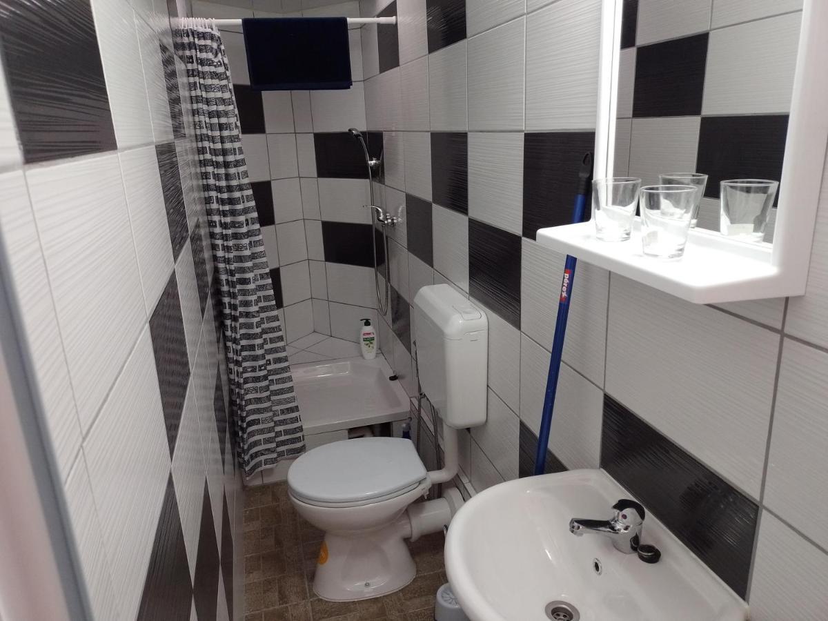 Trio Sobe Hotel Яйце Екстериор снимка