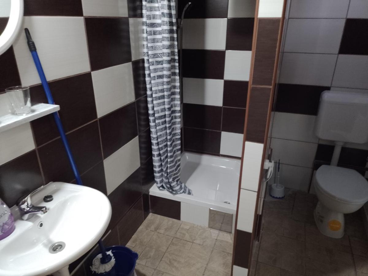 Trio Sobe Hotel Яйце Екстериор снимка